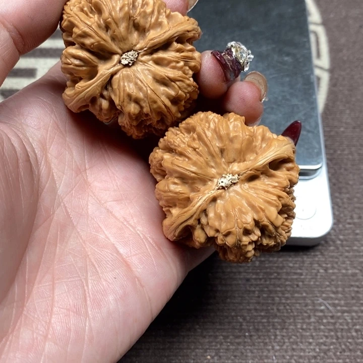 文玩核桃吊坠粗筋微修