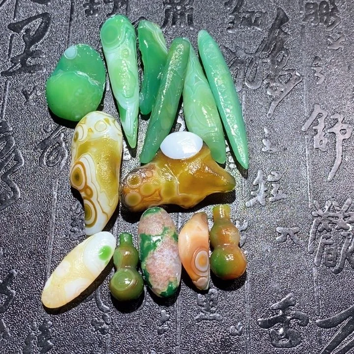 石英质玉颈饰未镶嵌小*萧