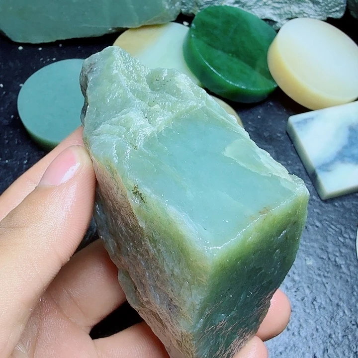 和田玉（糖玉）未镶嵌珠宝奇石