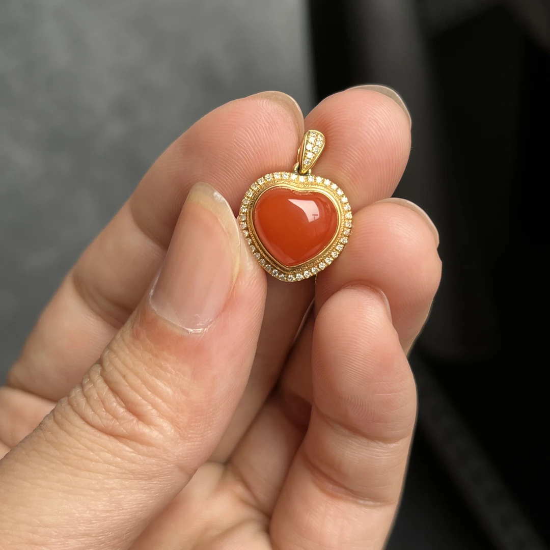 精品南红原矿柿子锦18K金镶嵌吊坠3克，精致气质时尚款