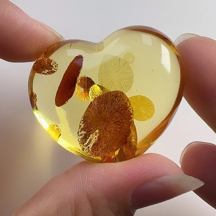 未镶嵌颈饰琥珀（花珀）
