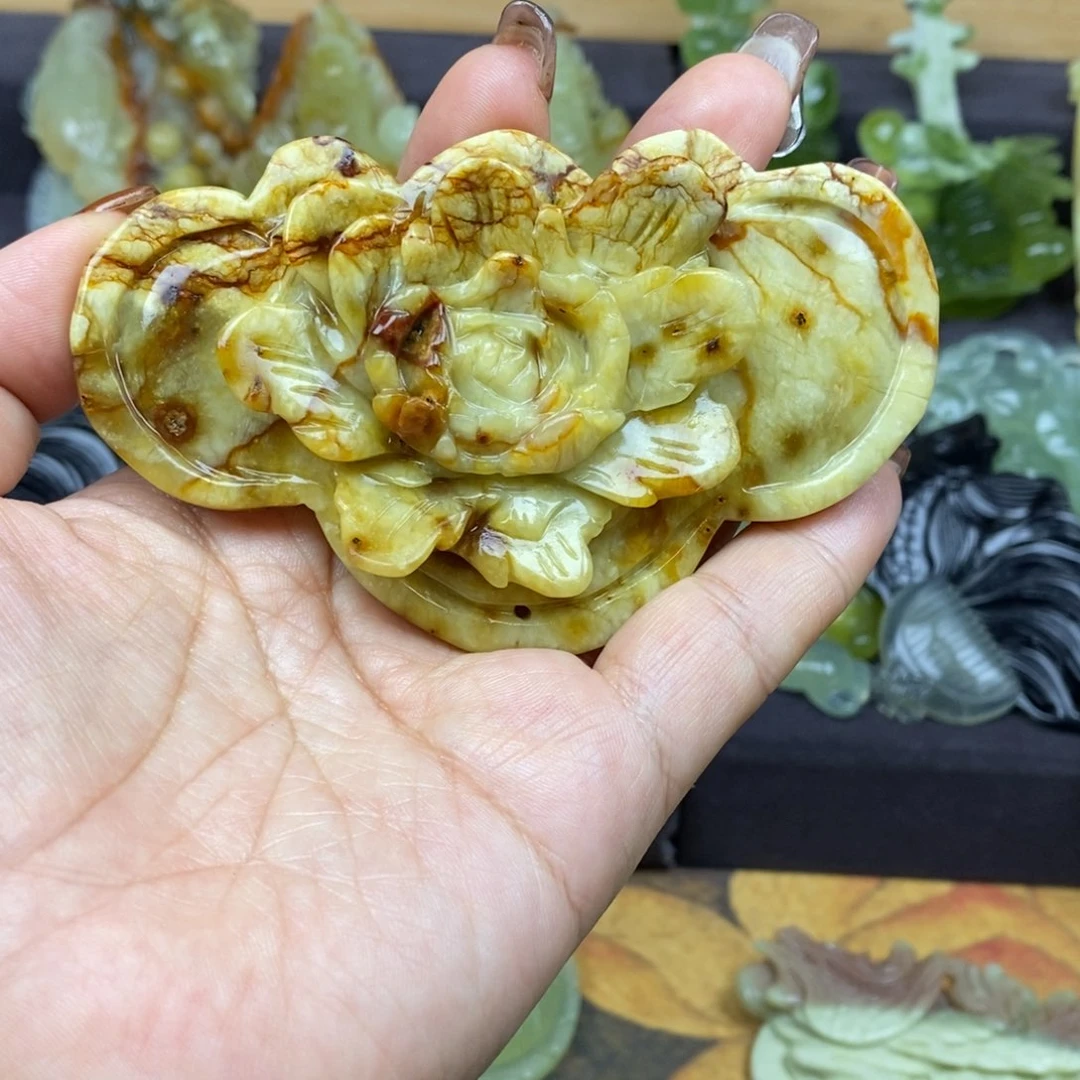 蛇纹石玉颈饰未镶嵌微瑕