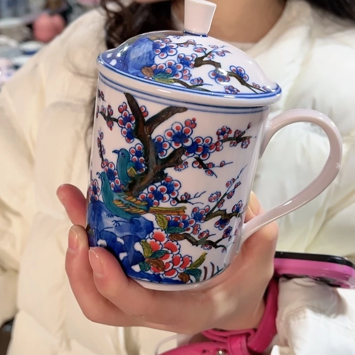 瓷片景德镇陶瓷杯子。红