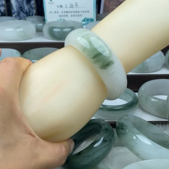 未镶嵌手镯石英质玉（金丝玉）