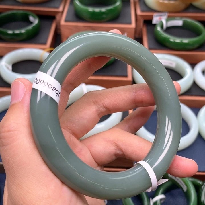 未镶嵌手镯和田玉60