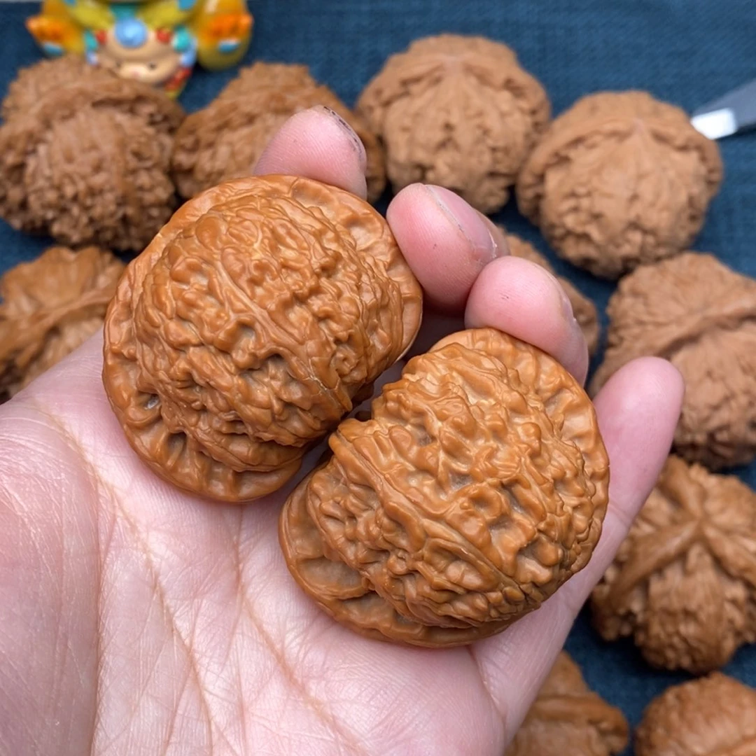 文玩核桃把件用****542.8精品红皮白狮子全品