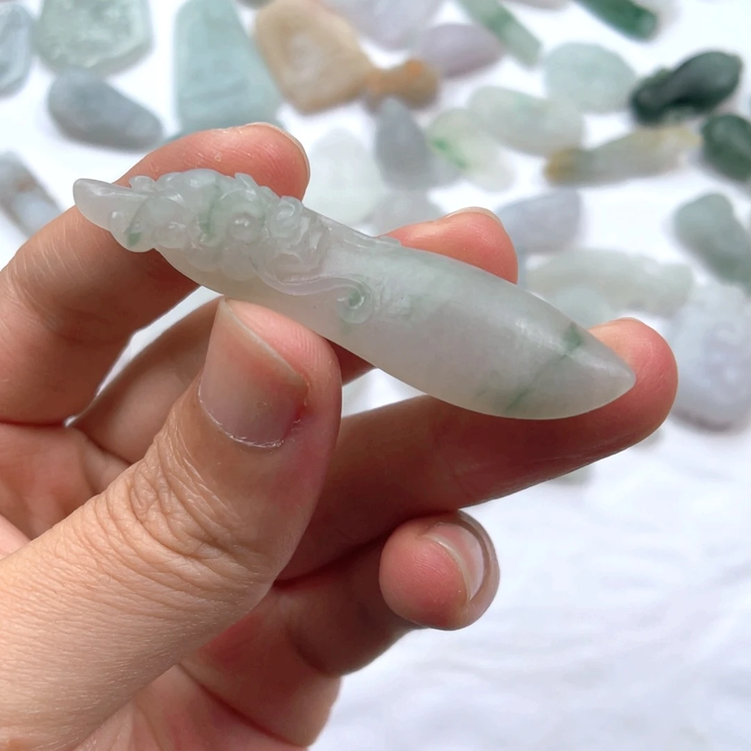 定制翡翠未镶嵌龙勾