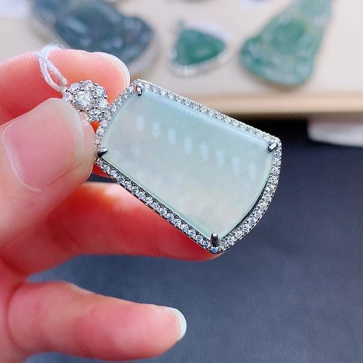 翡翠颈饰未镶嵌翡翠