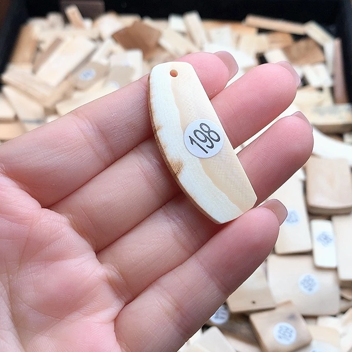 泥塑不打孔联系客服