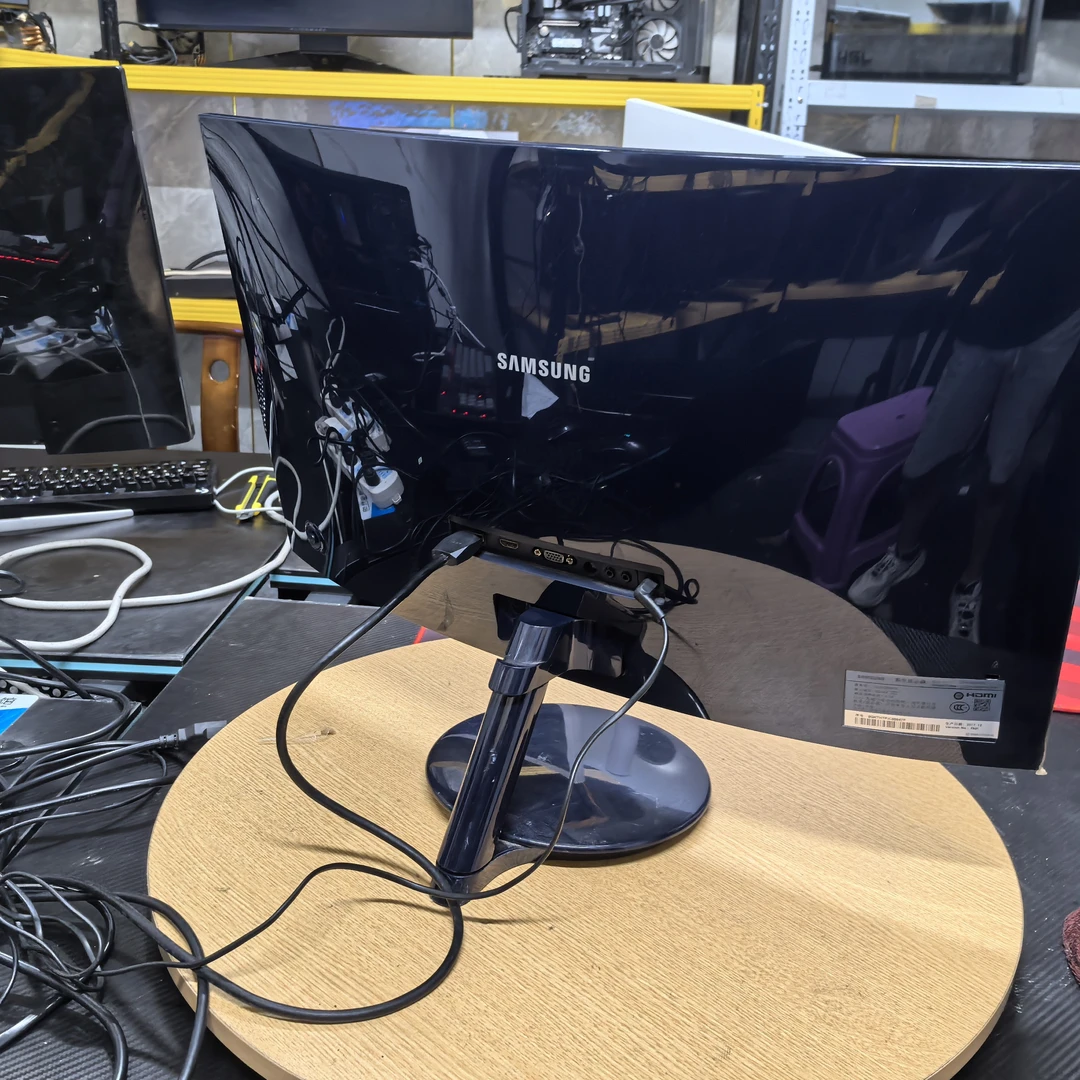 8新 Samsung/三星 27寸曲面1K60HZ 办公护眼二手显示器