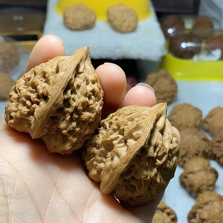 文玩核桃把件官帽异形