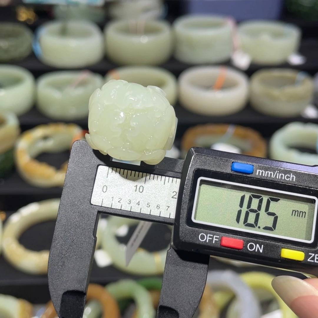 未镶嵌戒指和田玉
