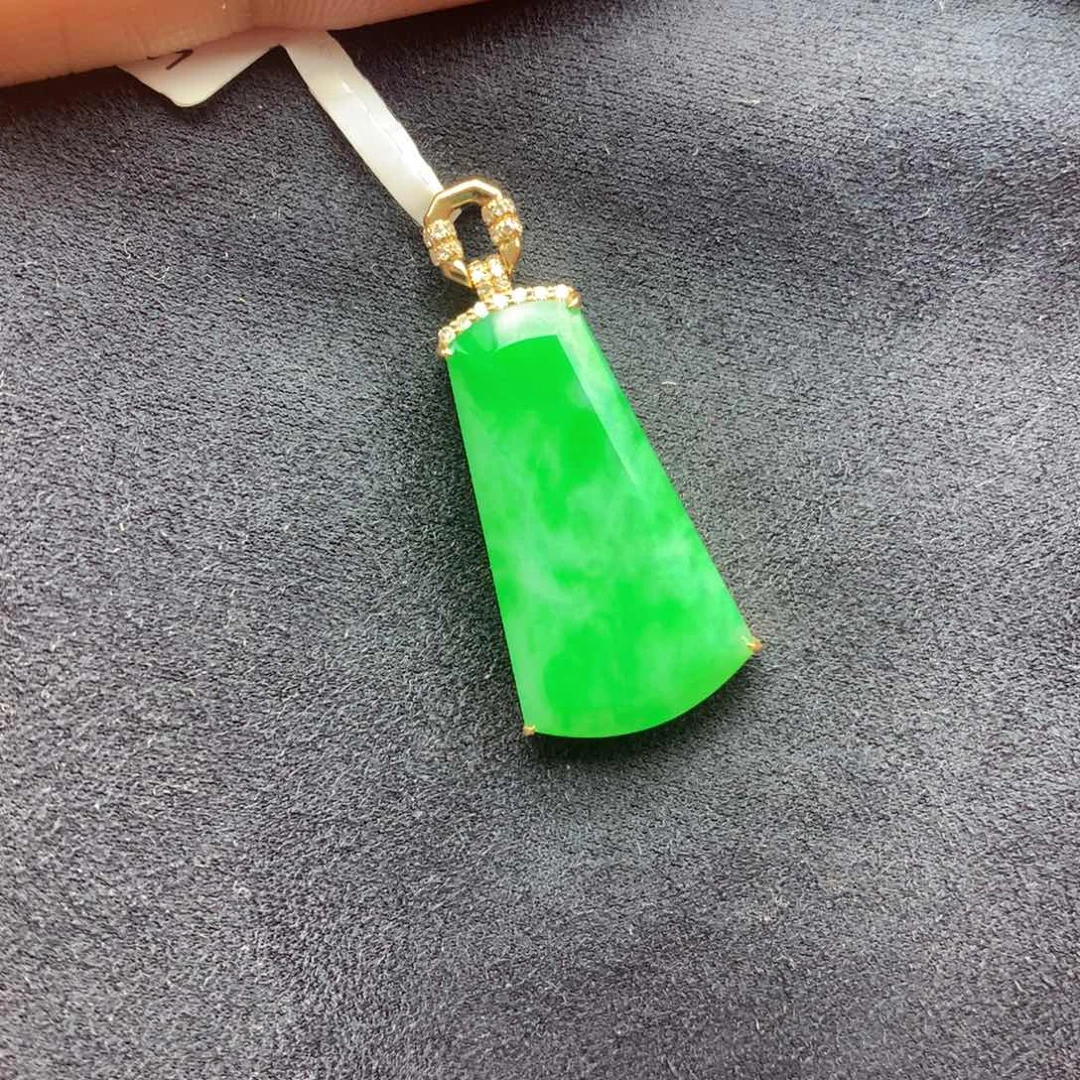 翡翠18K金镶嵌颈饰上新