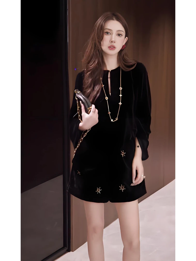 2025秋季新款巨好看的法式气质小香风黑色长袖上衣短裤两件套装女