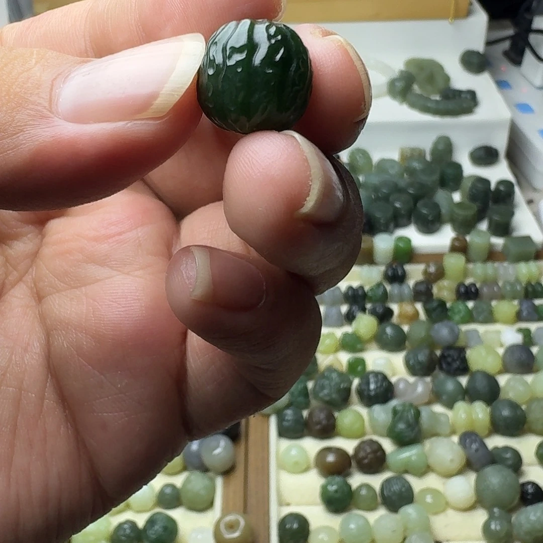 泡***~未镶嵌和田玉珠宝半成品和田玉碧玉菠菜绿金刚13㎜