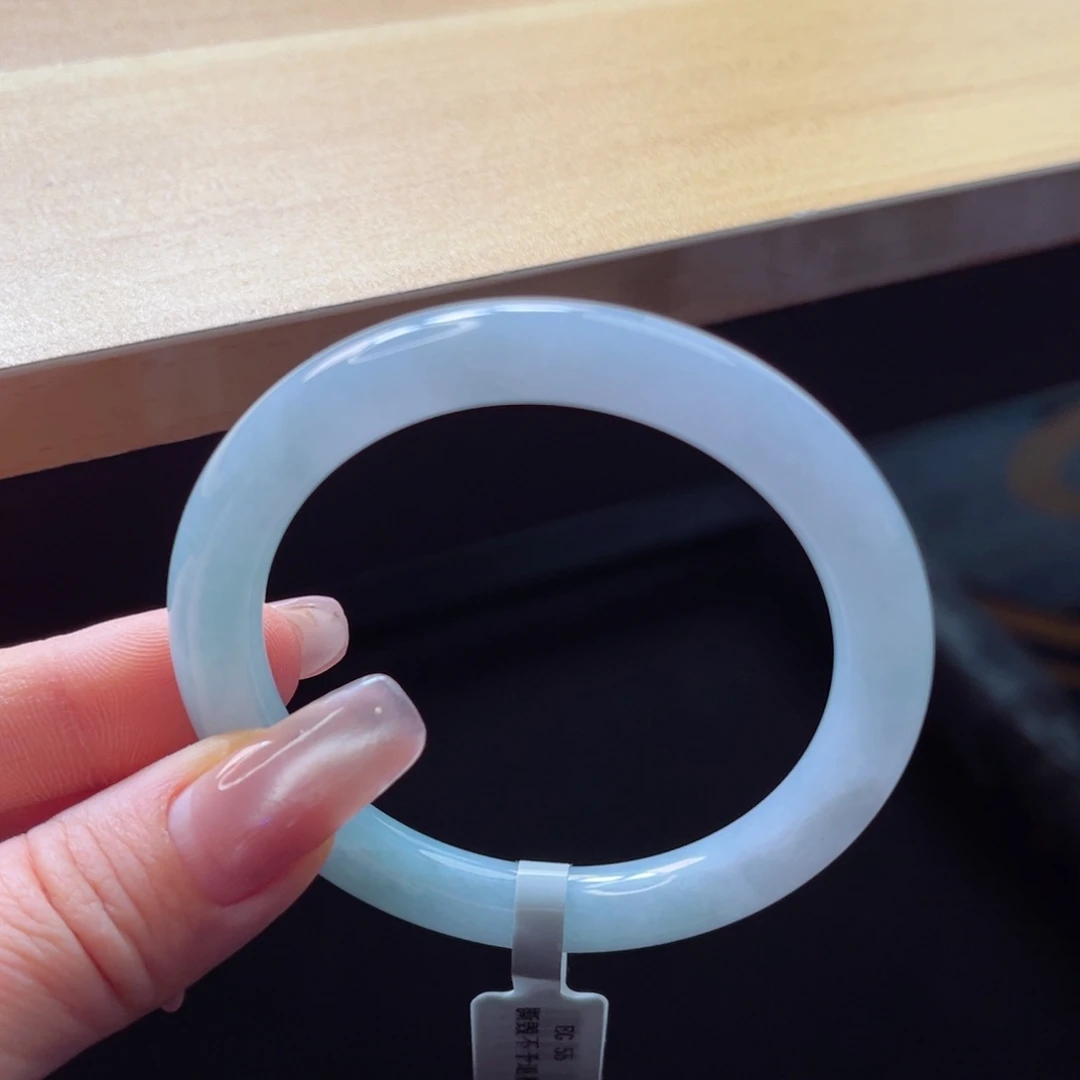 翡翠手镯未镶嵌手镯