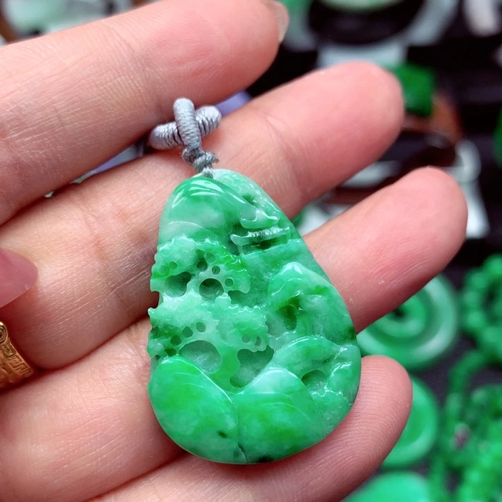 翡翠未镶嵌颈饰翡翠