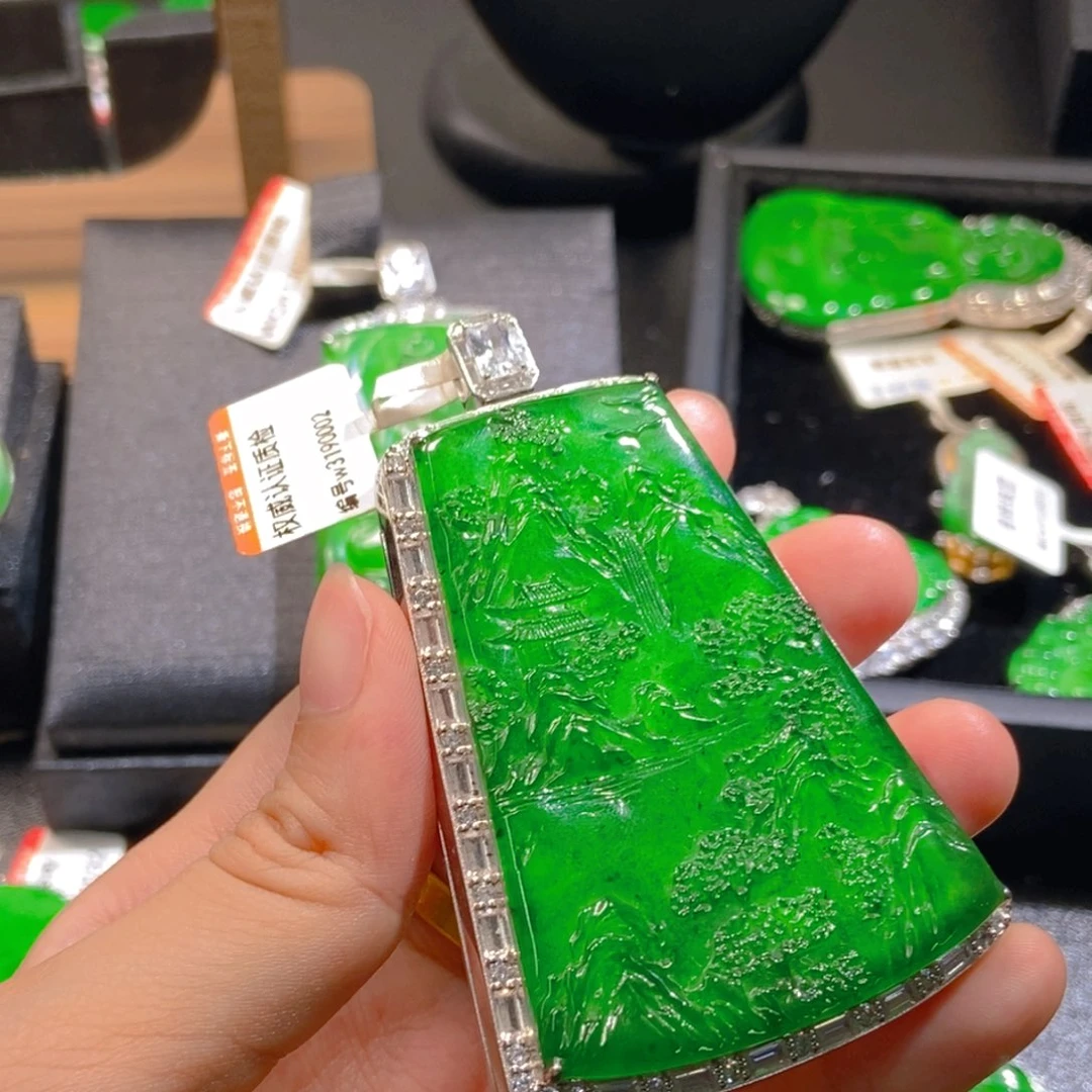 吊坠(不含链)未镶嵌翡翠