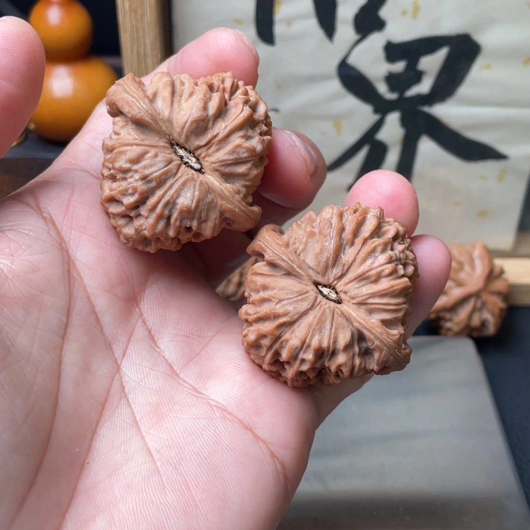 骆***方吊坠文玩核桃南疆石