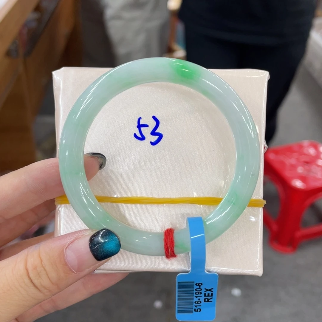 翡翠手镯未镶嵌缅甸天然翡翠