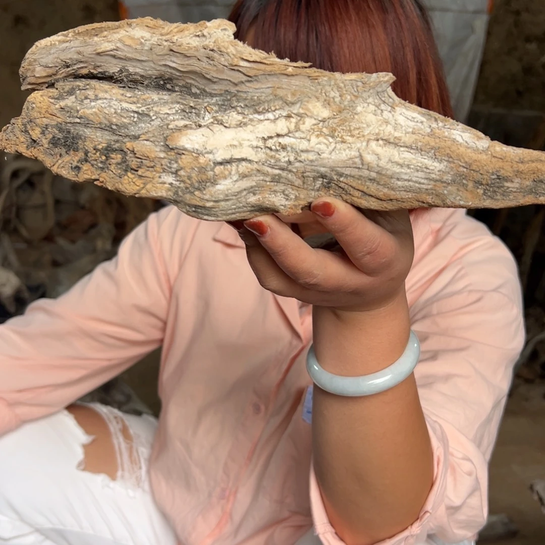 一***。柏木（崖柏）文玩根雕