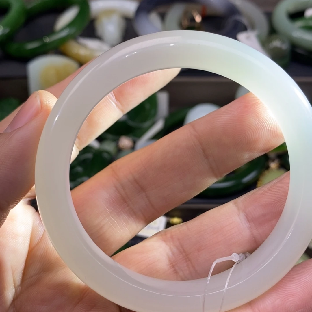 和田玉未镶嵌手镯