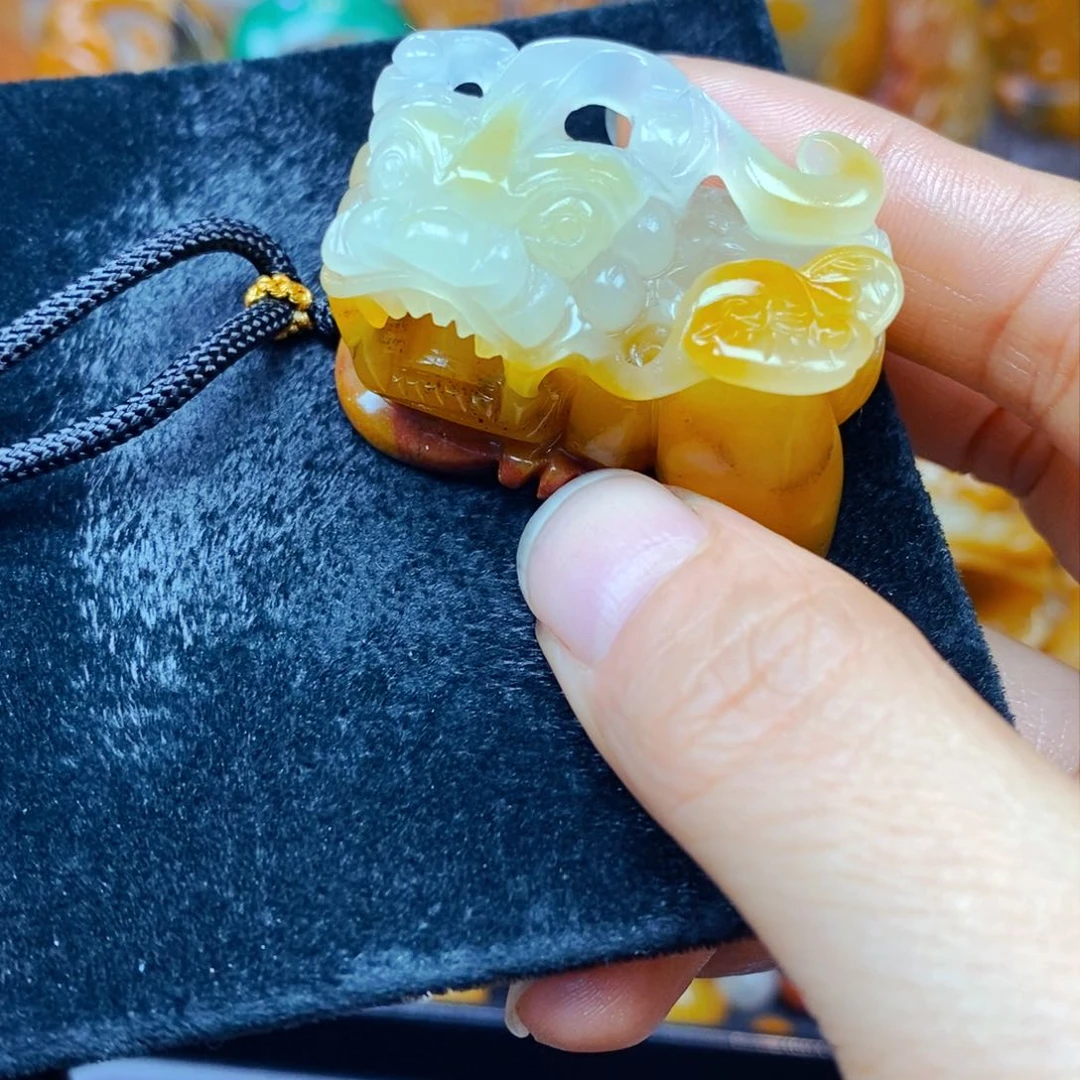 未镶嵌石英质玉（黄龙玉）吊坠(不含链)
