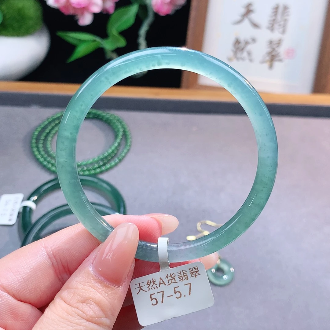 未镶嵌手镯（圆镯）翡翠