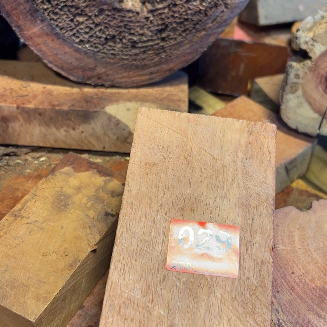 大果紫檀（缅甸花梨）粱*