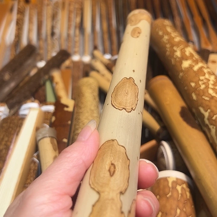 任***强扇子芝麻花香筒一根