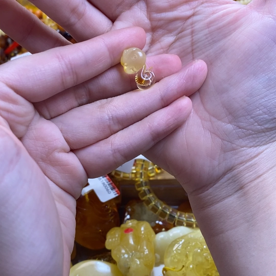 风***斋琥珀未镶嵌珠宝奇石