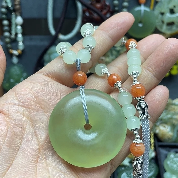 未镶嵌蛇纹石玉颈饰