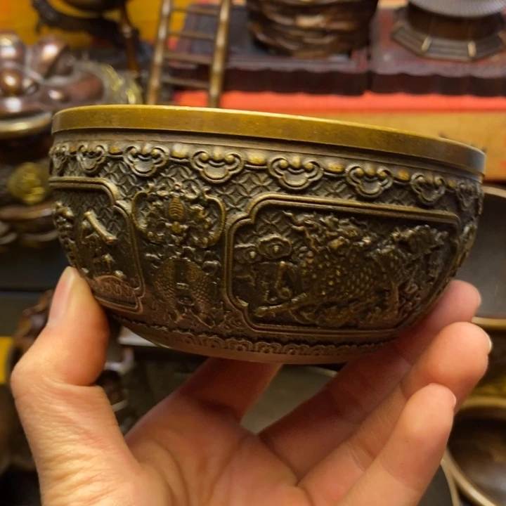 铜器摆件做工精良