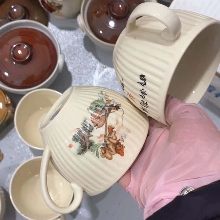 瓷片一厂象牙瓷瓜棱杯一对微失圆