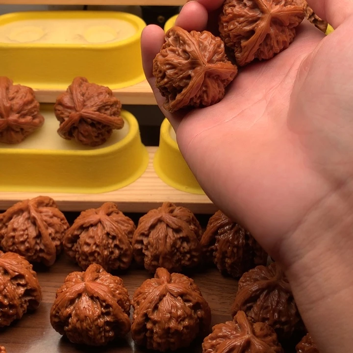 汤***糕文玩核桃吊坠核桃