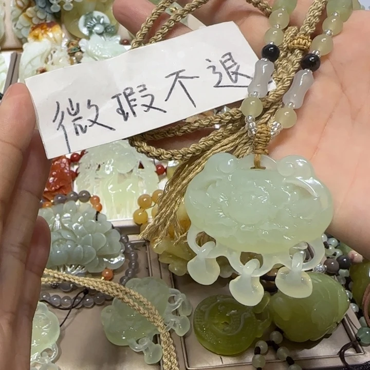 蛇纹石玉吊坠未镶嵌