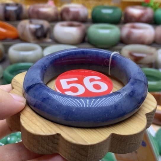 未镶嵌手镯石英质玉