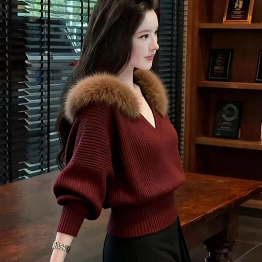 2025新款秋冬轻熟风V领针织衫女时尚慵懒风高级感酒红色毛领毛衣