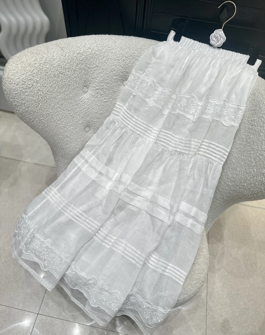 「长芯」25S蕾丝拼接刺绣度假气质优雅白色半身裙 YZ24K01171