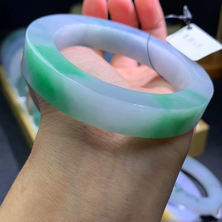 定制翡翠春彩手镯未镶嵌