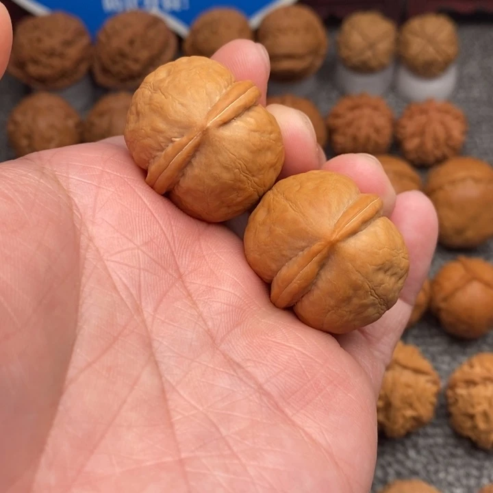 文玩核桃把件小海豚