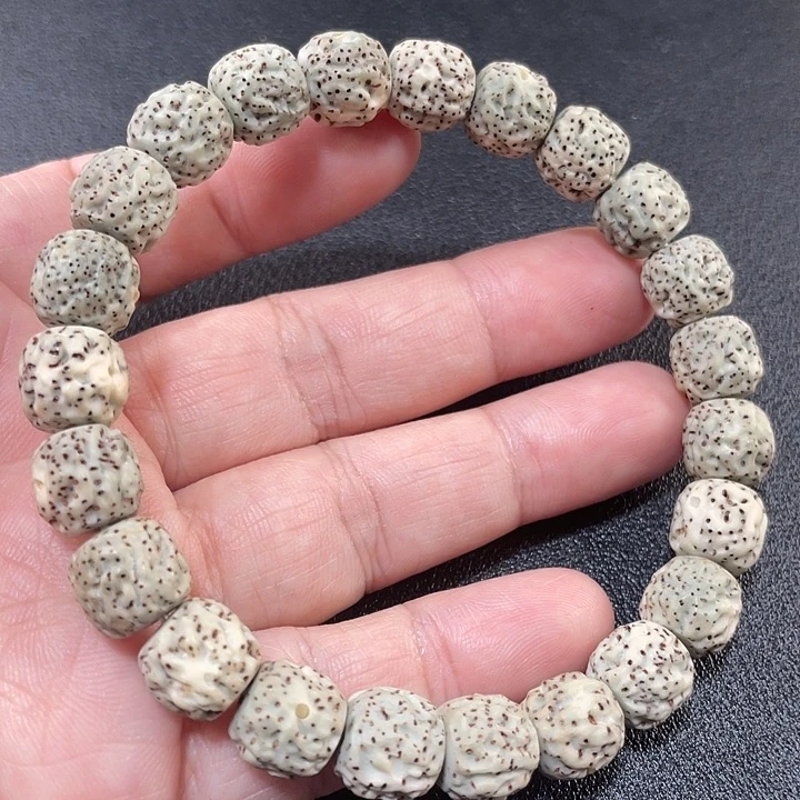 星月菩提把件雕刻龙变蛇手串