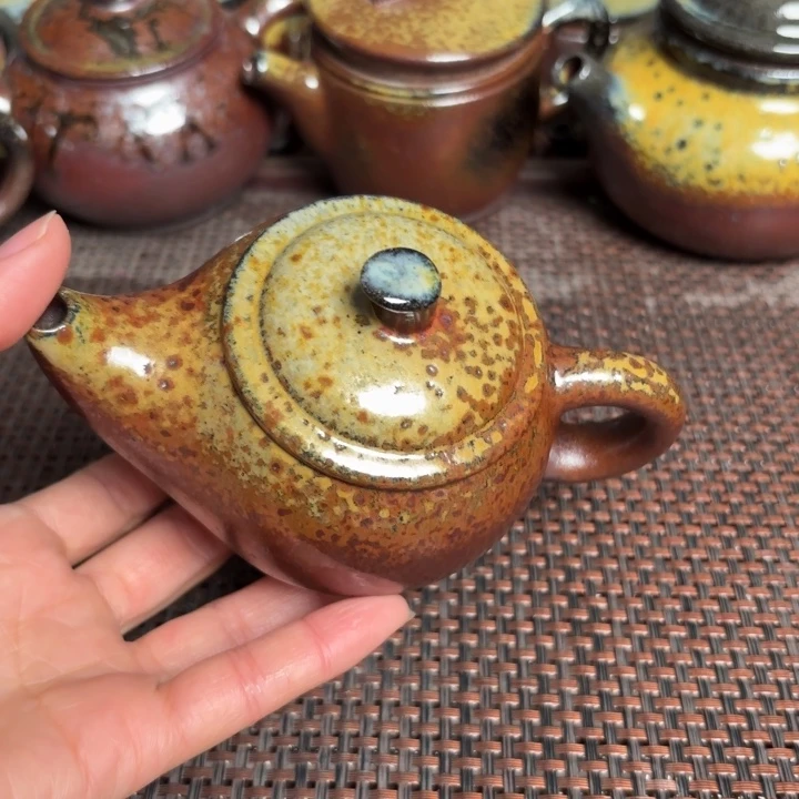 茶杯紫砂小烟抖壶180 C