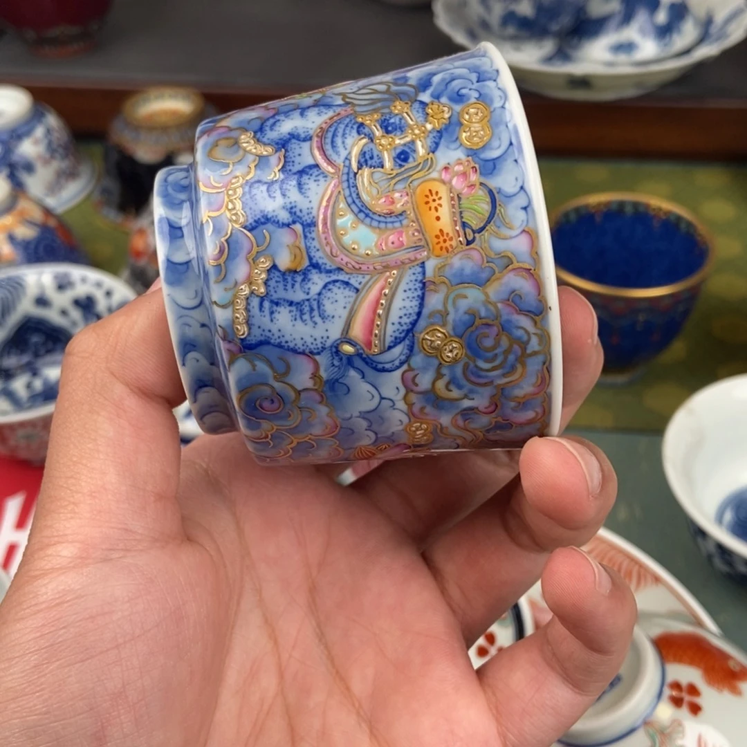 哥***哥陶瓷的的设计师是什么