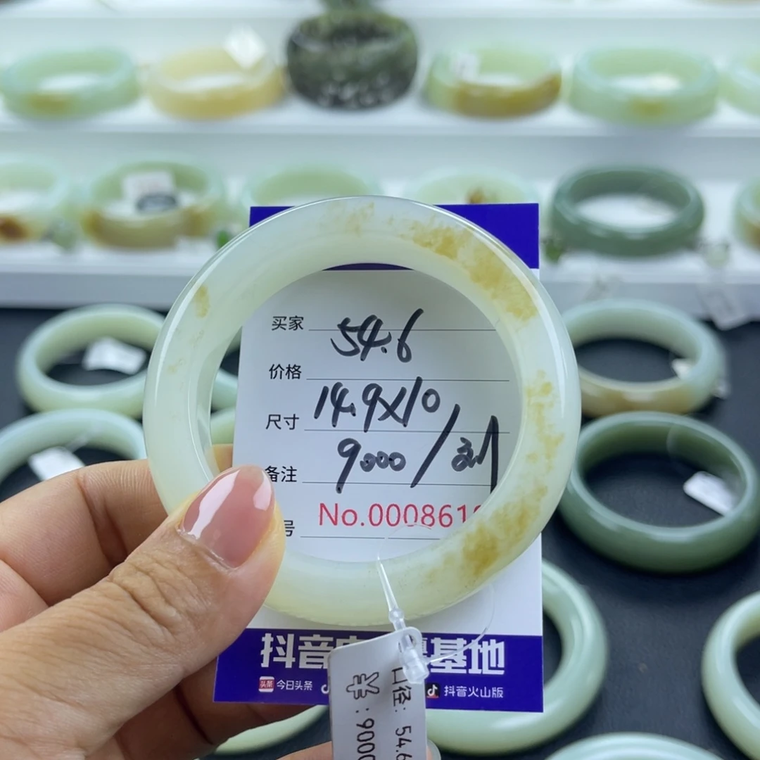 大***怪和田玉手镯未镶嵌