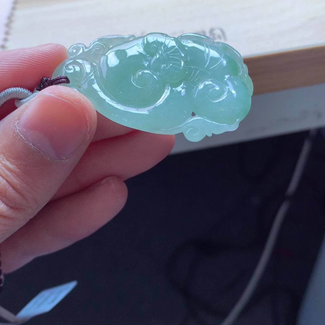 翡翠颈饰未镶嵌吊坠