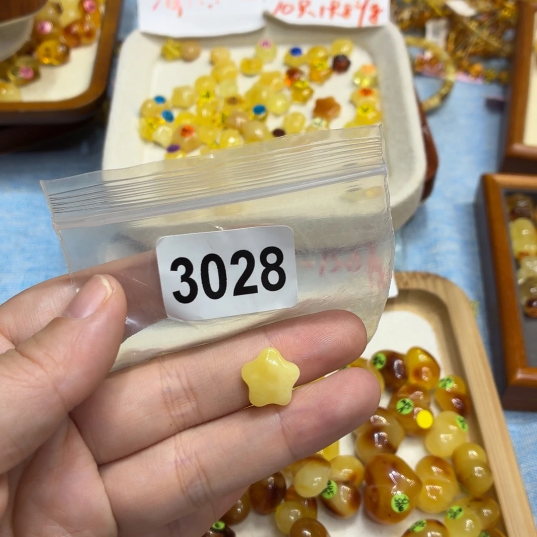 琥珀未镶嵌珠宝奇石