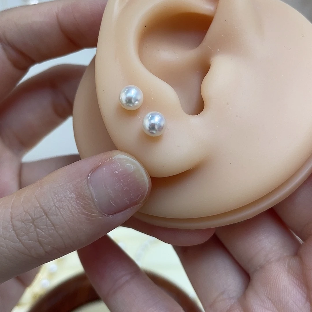 18K金镶嵌海水珍珠耳饰