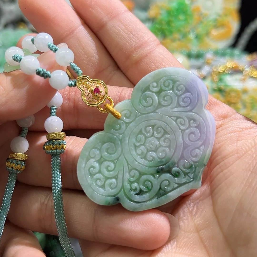 翡翠未镶嵌颈饰待编织
