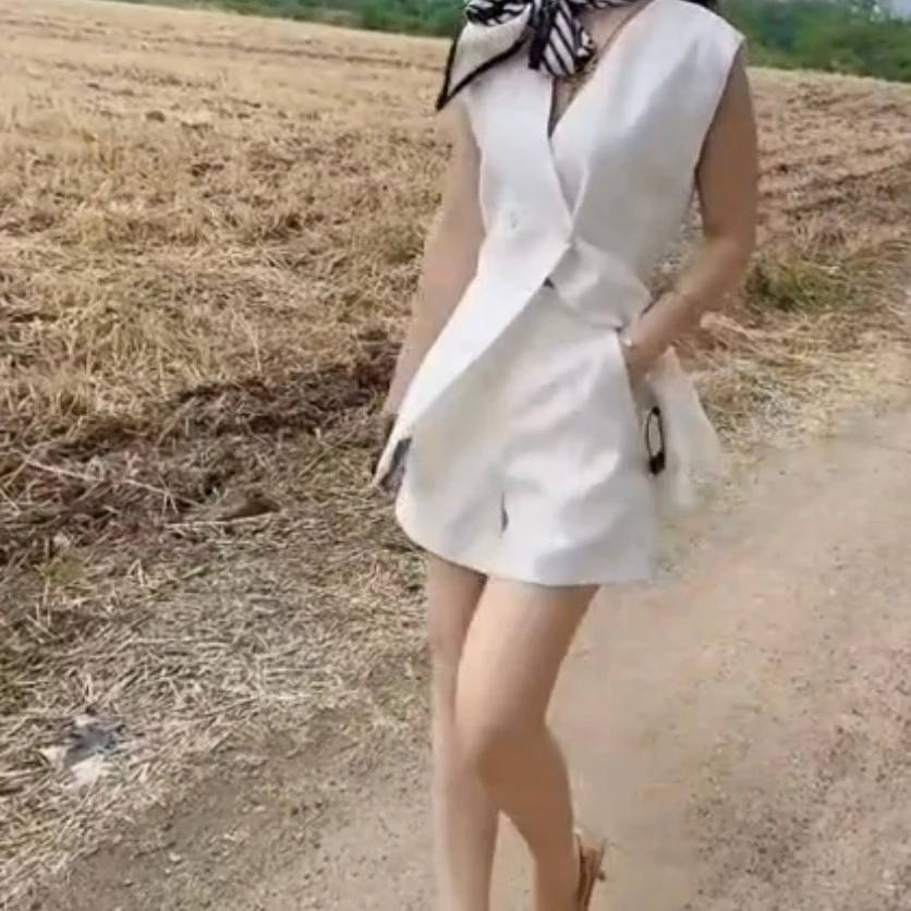 Y夏季新款时尚显瘦女士洋气无袖上衣阔腿短裤套装
